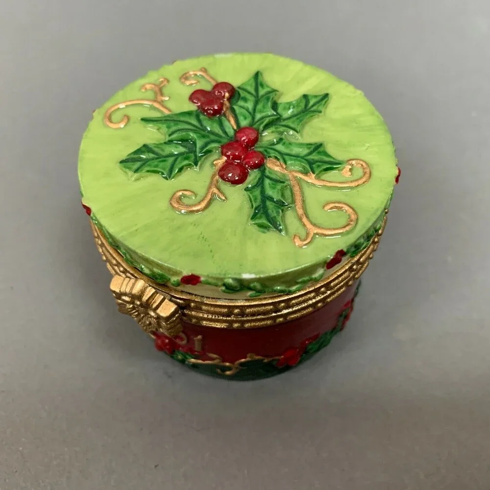 2001 Jewelry‎ Trinket Box Dillard's Gift Christmas 2 1/2 x 1 3/4